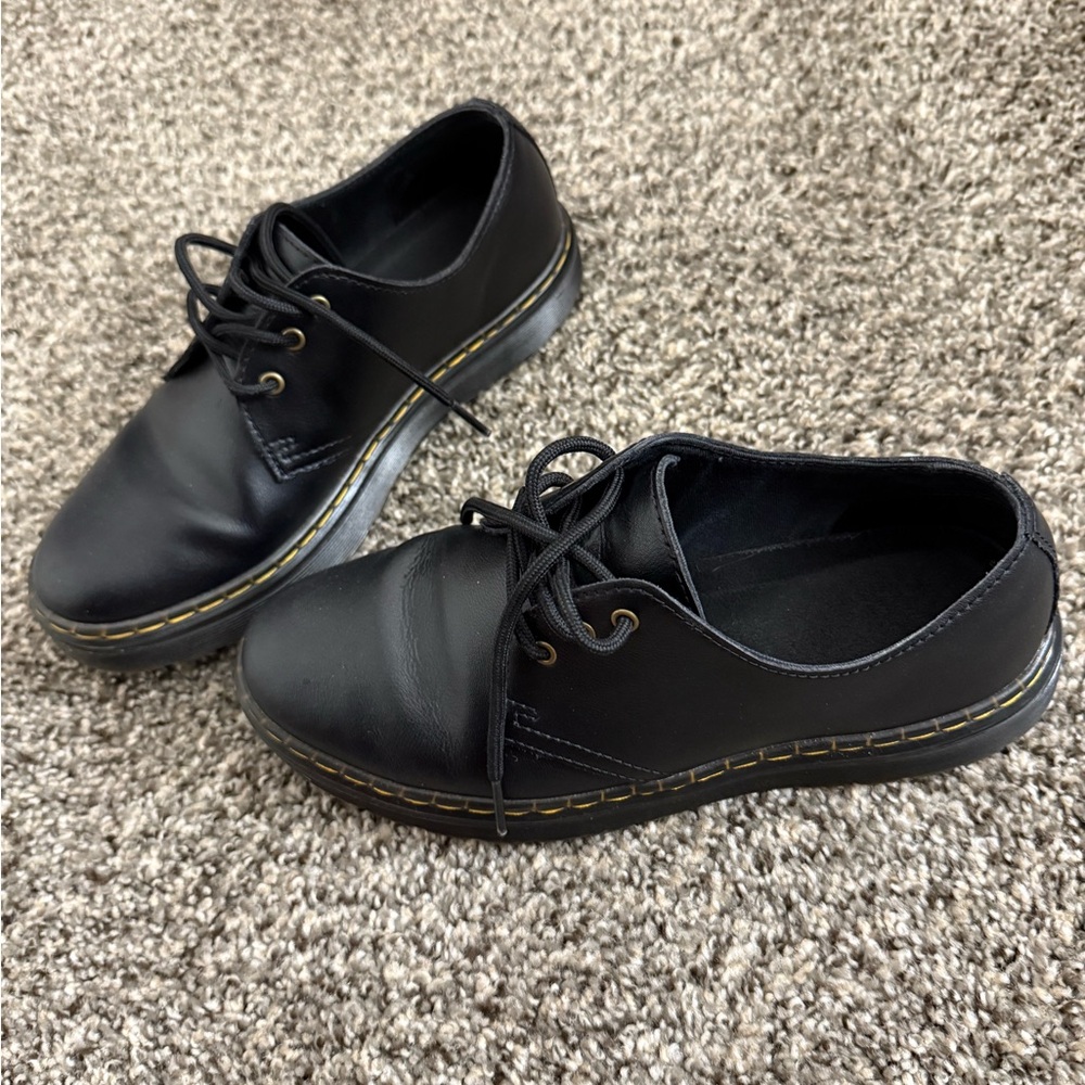Dr. Martens Black Oxfords Minimalist Design - Picture 2 of 4